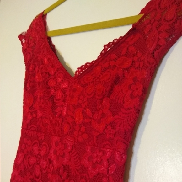 Off the shoulder lace maxi dress Size Small Red - Picture 2 of 4